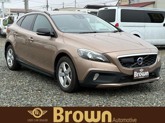 Volvo V40 2016 — фото автомобиля