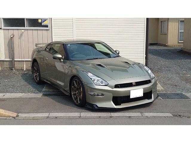 Nissan GT-R 2025 — фото автомобиля