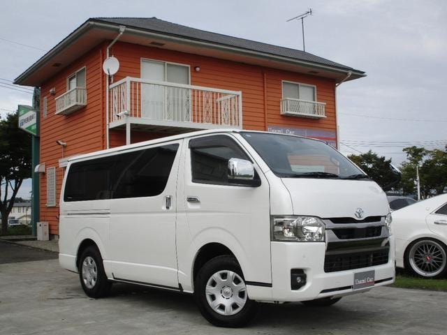 Toyota HIACE VAN 2022 — фото автомобиля 1