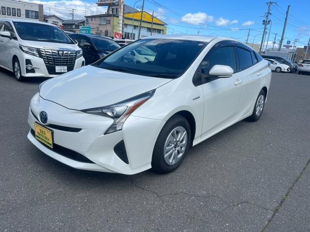Toyota PRIUS 2017 — фото автомобиля 1
