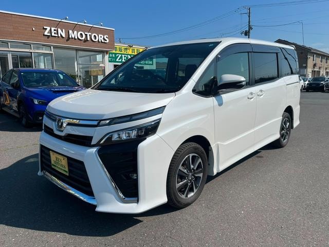 Toyota VOXY 2017 — фото автомобиля 1