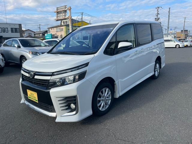 Toyota VOXY 2015 — фото автомобиля