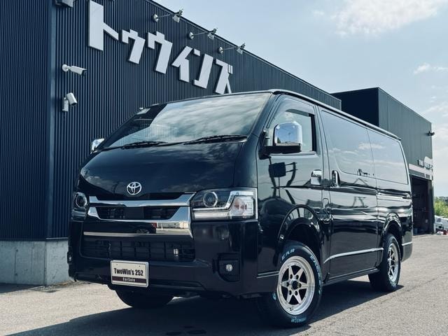 Toyota HIACE VAN 2026 — фото автомобиля 1