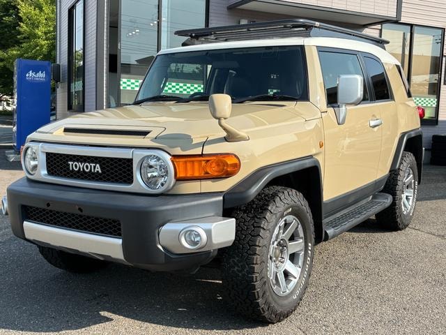 Toyota FJ CRUISER 2018 — фото автомобиля