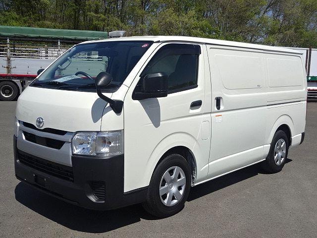 Toyota HIACE VAN 2024 — фото автомобиля