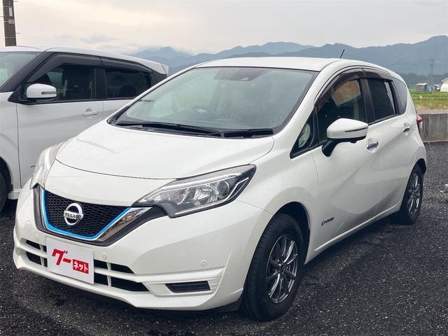 Nissan NOTE 2018 — фото автомобиля 1