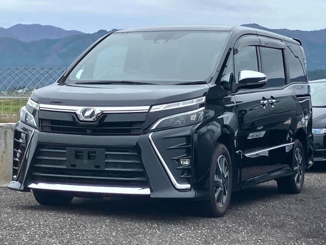 Toyota VOXY 2018 — фото автомобиля