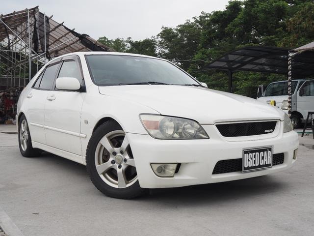 Toyota ALTEZZA 2002 — фото автомобиля 1