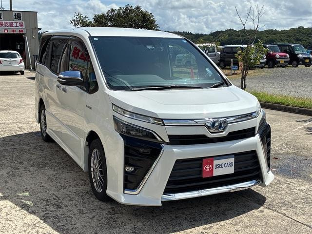 Toyota VOXY 2018 — фото автомобиля 1