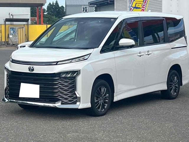 Toyota VOXY 2023 — фото автомобиля 1