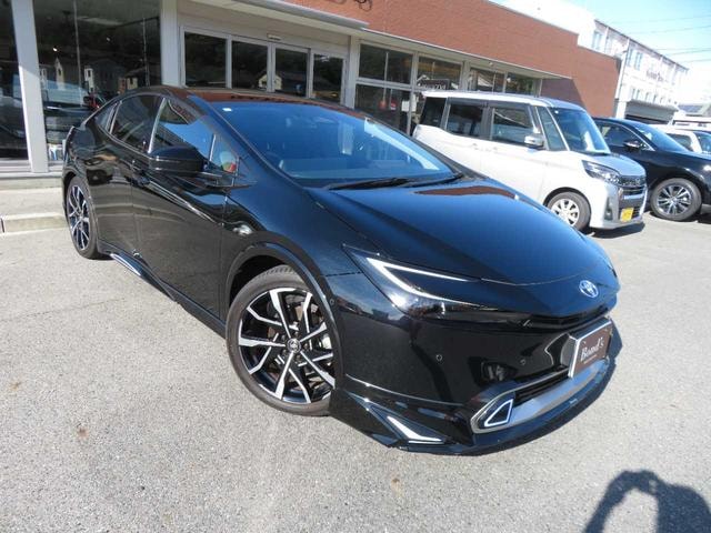 Toyota PRIUS 2023 — фото автомобиля