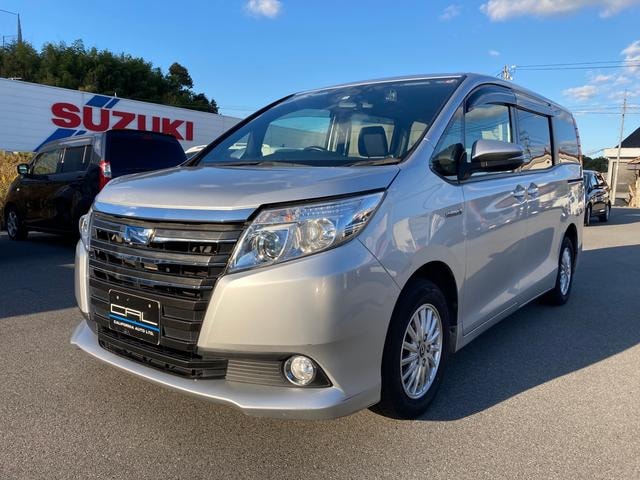 Toyota NOAH 2014 — фото автомобиля 1