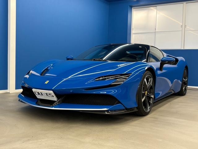 Ferrari SF90 STRADALE 2021 — фото автомобиля