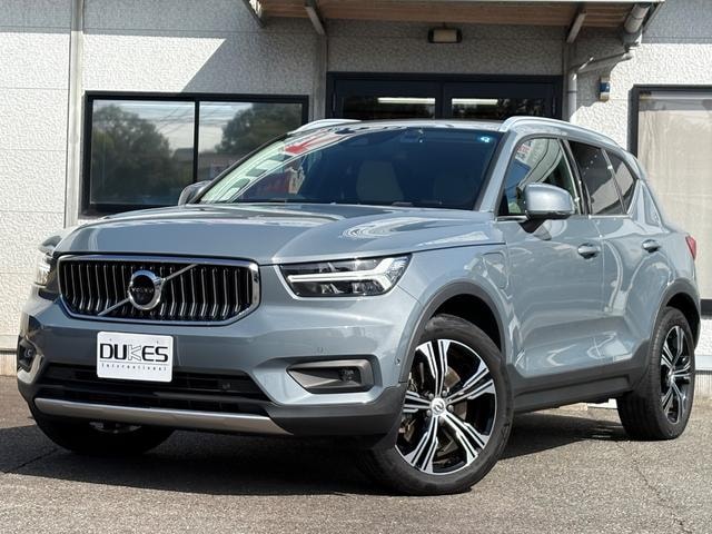 Volvo XC40 2022 — фото автомобиля 1