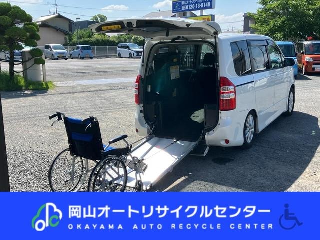 Toyota NOAH 2010 — фото автомобиля
