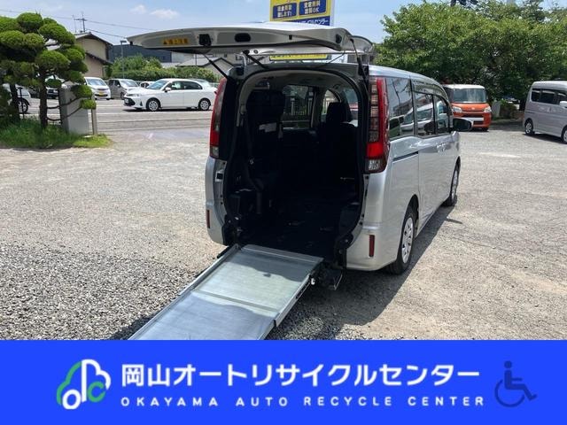 Toyota NOAH 2015 — фото автомобиля 1