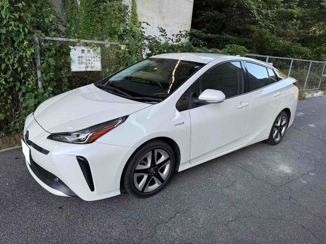 Toyota PRIUS 2019 — фото автомобиля 1