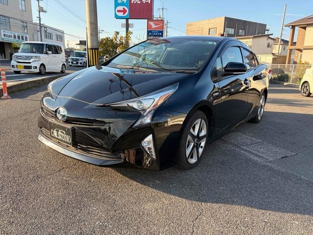 Toyota PRIUS 2017 — фото автомобиля