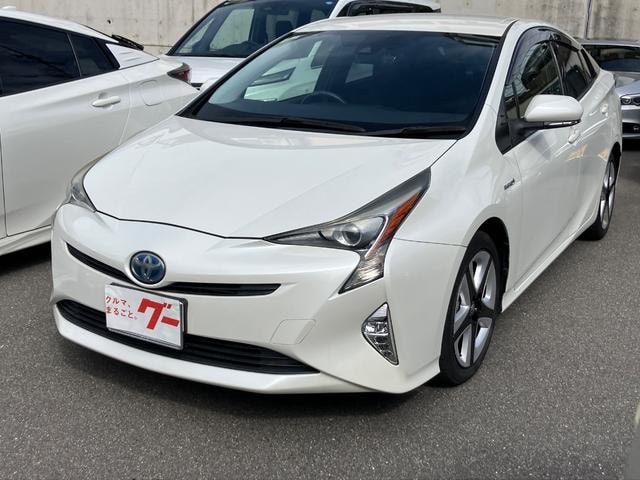 Toyota PRIUS 2016 — фото автомобиля