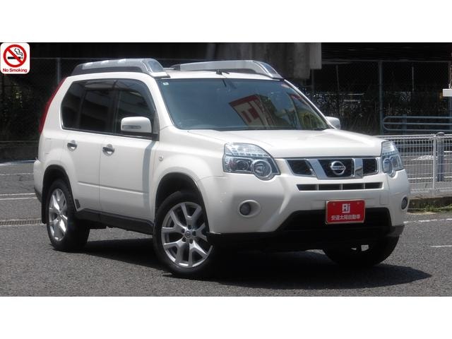 Nissan X-TRAIL 2012 — фото автомобиля 1
