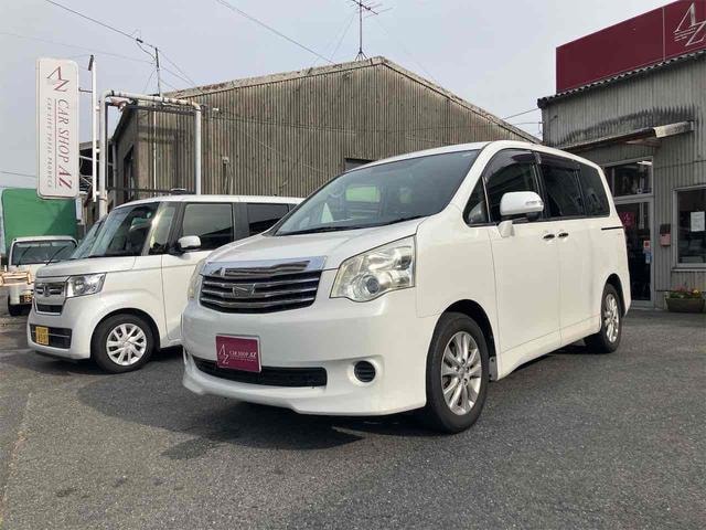 Toyota NOAH 2012 — фото автомобиля 1