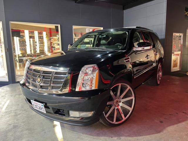 Cadillac ESCALADE 2013 — фото автомобиля 1