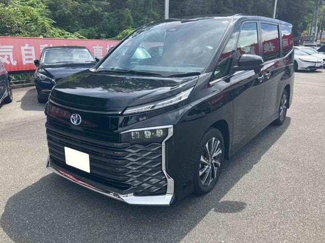 Toyota VOXY 2023 — фото автомобиля 1