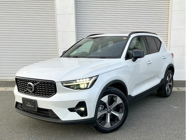Volvo XC40 2024 — фото автомобиля 1