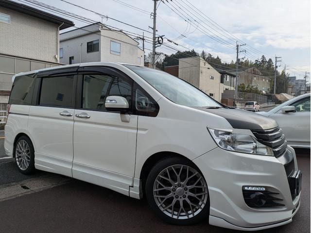 Honda STEPWAGON SPADA 2011 — фото автомобиля 1