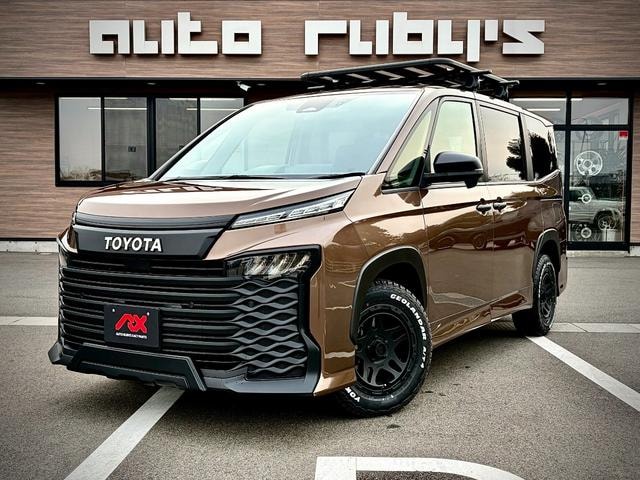 Toyota VOXY 2023 — фото автомобиля 1