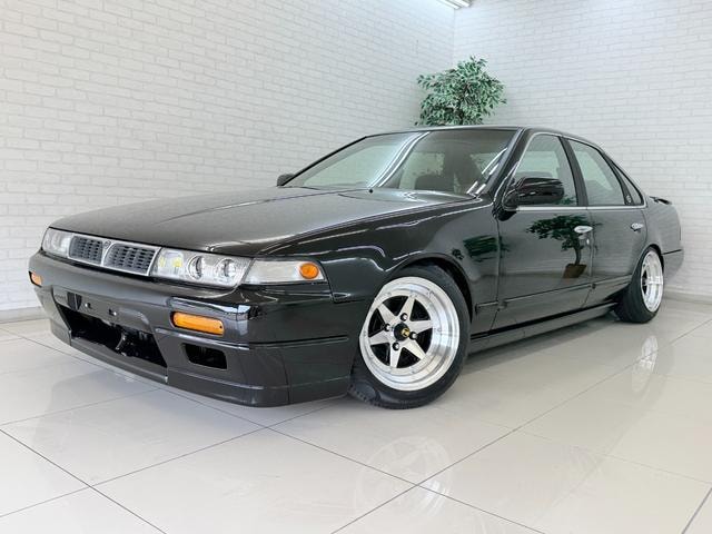 Nissan CEFIRO 1992 — фото автомобиля 1