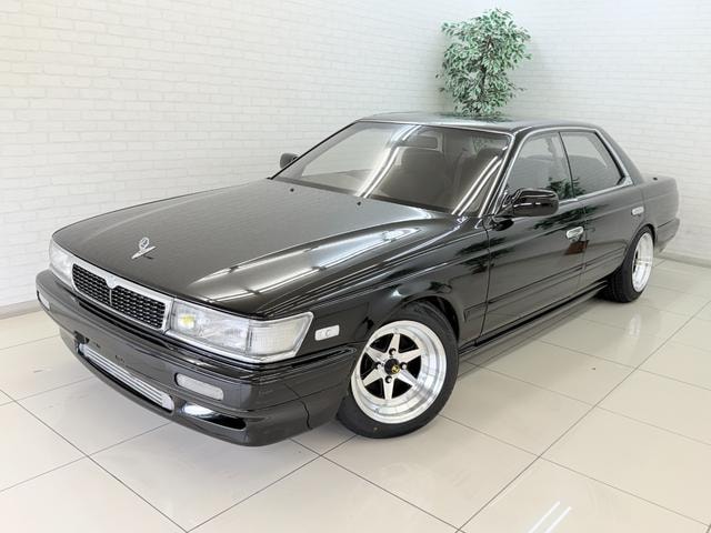 Nissan LAUREL 1990 — фото автомобиля 1