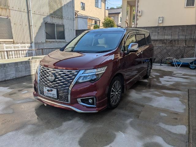 Nissan ELGRAND 2023 — фото автомобиля