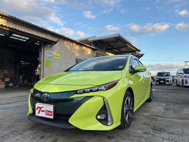 Toyota PRIUS PHV 2017 — фото автомобиля 1