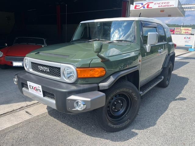 Toyota FJ CRUISER 2013 — фото автомобиля