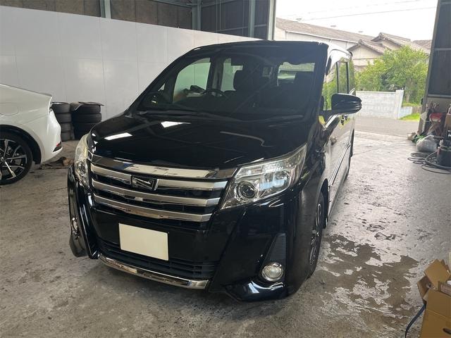 Toyota NOAH 2015 — фото автомобиля 1