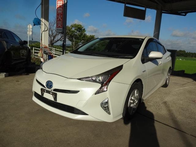 Toyota PRIUS 2016 — фото автомобиля 1