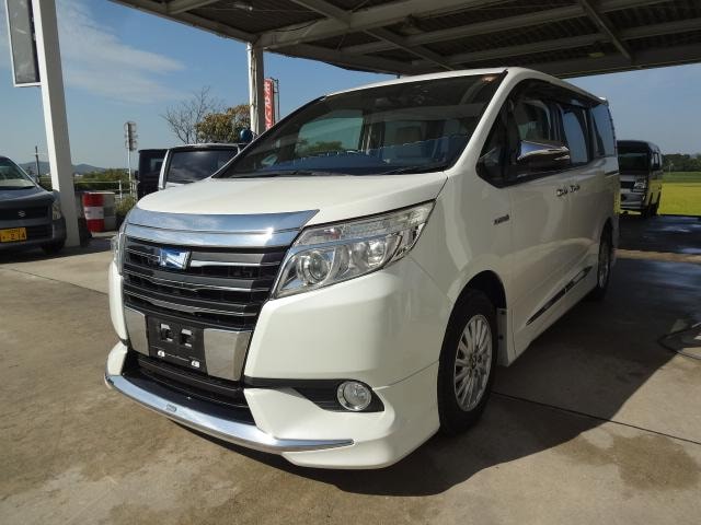 Toyota NOAH 2014 — фото автомобиля