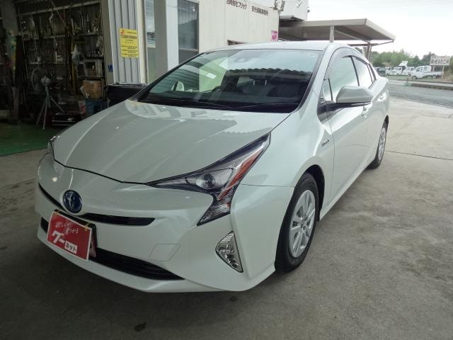 Toyota PRIUS 2016 — фото автомобиля