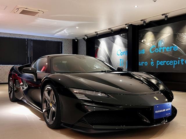 Ferrari SF90 STRADALE 2021 — фото автомобиля