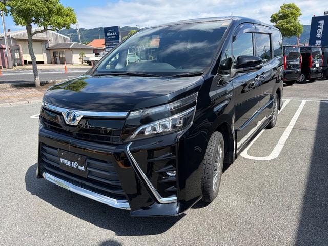 Toyota VOXY 2017 — фото автомобиля 1