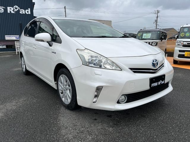 Toyota PRIUS ALPHA 2013 — фото автомобиля 1