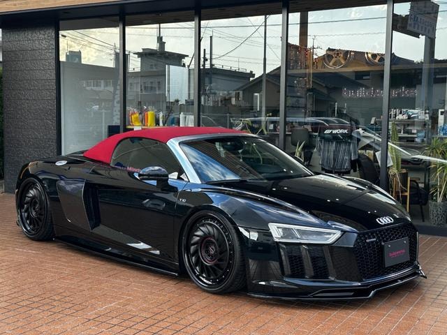 Audi R8 SPYDER 2017 — фото автомобиля 1