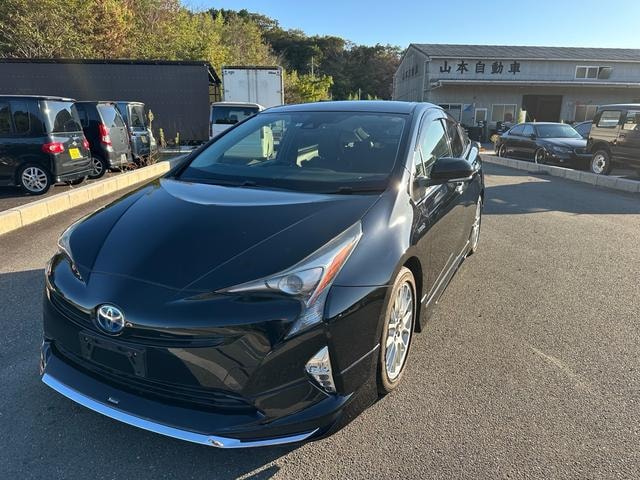 Toyota PRIUS 2016 — фото автомобиля 1