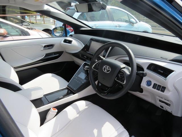 Toyota MIRAI 2015 — фото автомобиля