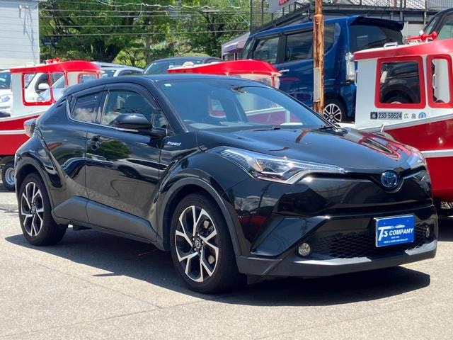Toyota C-HR 2017 — фото автомобиля