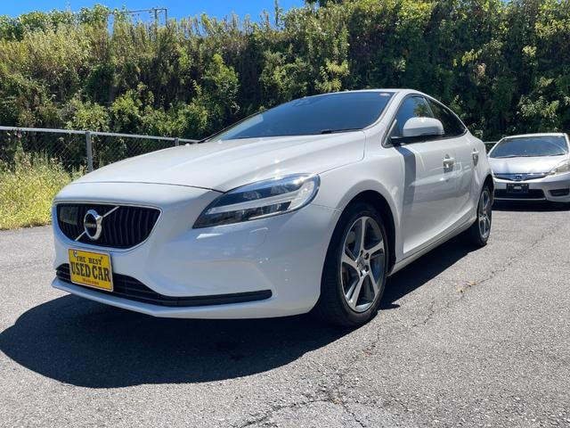 Volvo V40 2018 — фото автомобиля
