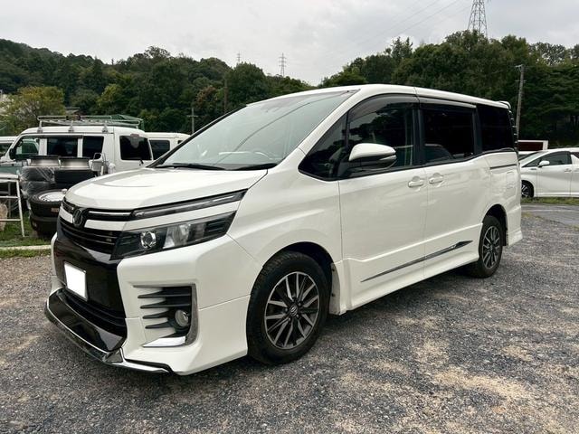 Toyota VOXY 2016 — фото автомобиля 1