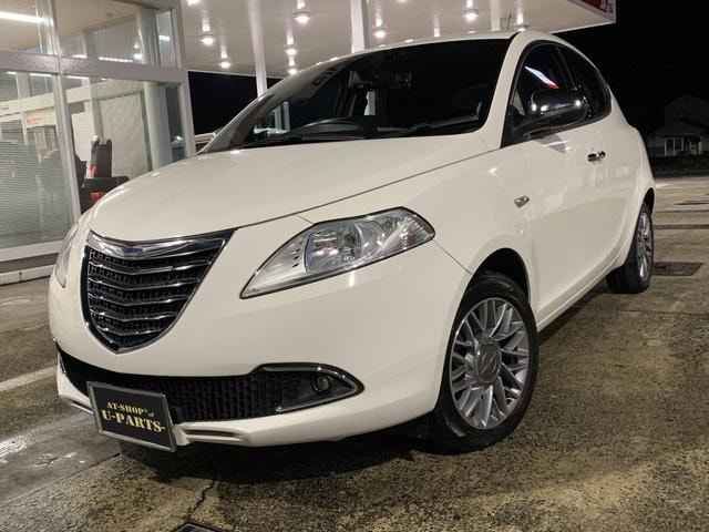 Chrysler YPSILON 2012 — фото автомобиля