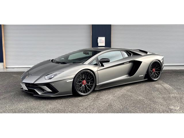 Lamborghini AVENTADOR 2017 — фото автомобиля